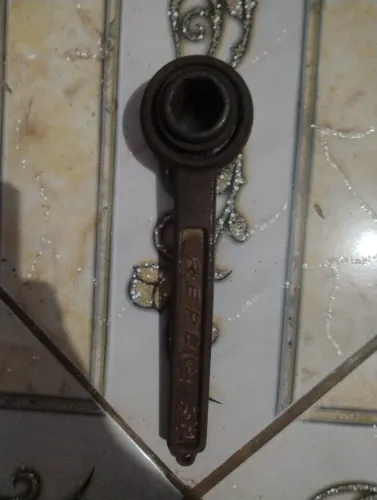 Vendo uma chave de andaime boa semi nova em boas condições de uso .