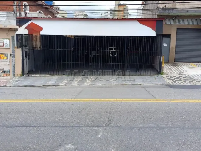 Loja com 300m², 2 banheiros, 2 salas, 30 vagas carros pequenos e 25 grandes.