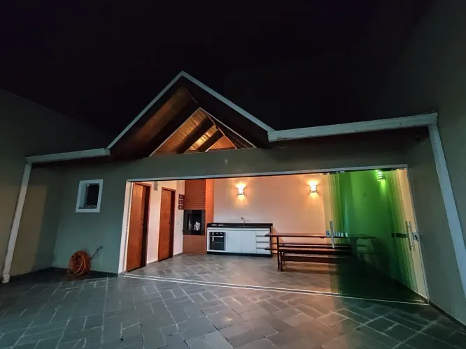 Sobrado triplex com 3 quartos no sítio cercado, Aceita Financiamento!!! ótima localização