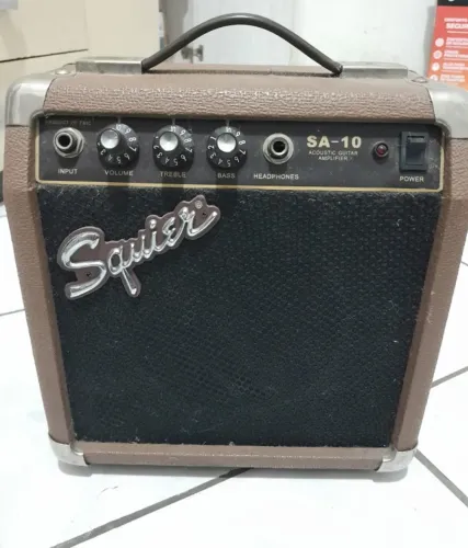 Amplificador Squier SA-10 Acoustic Guitar Amplifier