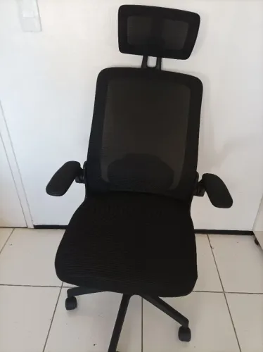 Cadeira de Escritório Ergonômica - Preta
