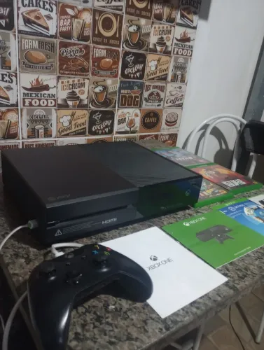 Vendo Xbox one fat em excelente estado