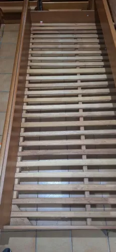 Cama de solteiro com baú e cama auxiliar