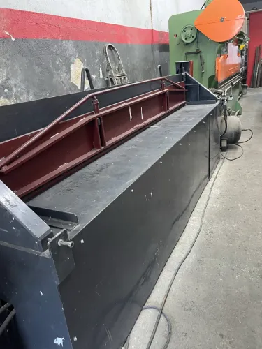 Guilhotina hidráulica 3050 mts corte 3.2mm excelente