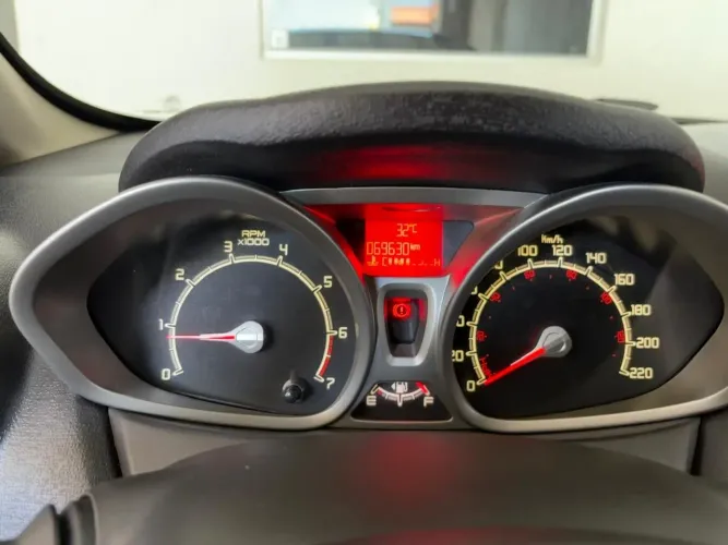 Ford Fiesta SE 1.6 16V Flex 5P 2013