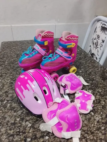 Patins Infantil á venda Completo Rosa - Capacete e Proteções Inclusos, Pouco Usado! 