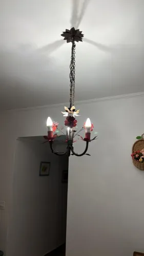 Lustre de ferro em ótimo estado