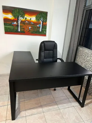 Conjunto de mesa em L/ cadeira presidente