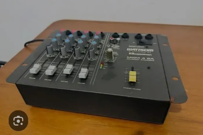 Mesa de som 4 canais Ciclotron apenas 500,00 reais chama ? Aceito propostas