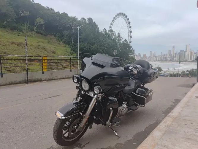 Vendo ultra glide super bem cuidada. SÃO FRANCISCO DO SUL