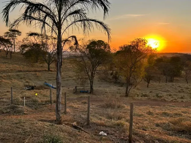 Seu Paraíso Particular: Chácara com Vistas Espetaculares em Taquaral!