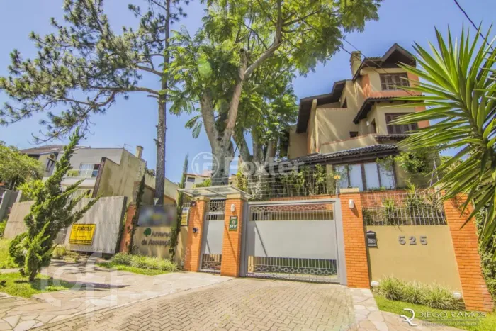 Casa à venda em Vila Assunção com 253 m², 3 quartos, 3 suítes, 5 vagas