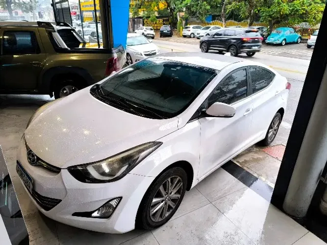 Hyundai Elantra GLS 2.0 16V Flex Aut. 2016