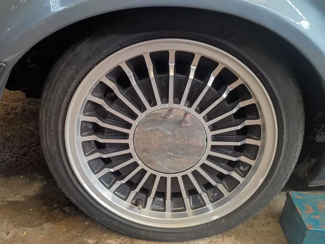 Rodas aro 15 com pneus bala pra vende ou rolo numas 17