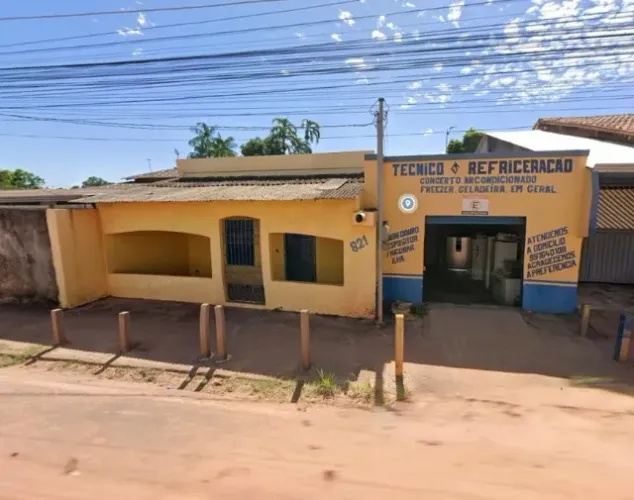 Casa à Venda com ponto comercial na Tv Rouxinol