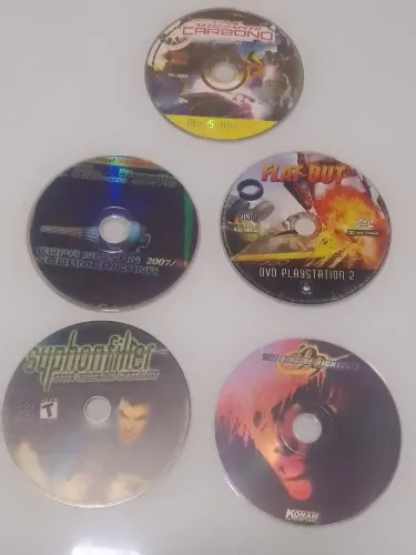 Lote com 5 jogos prensados de época de Playstation 2