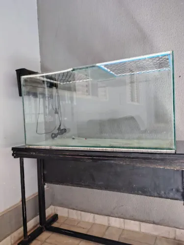 AQUÁRIO 200 LITROS