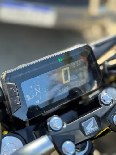 CB Twister 300F abs 2023 Dourada OPORTUNIDADE 