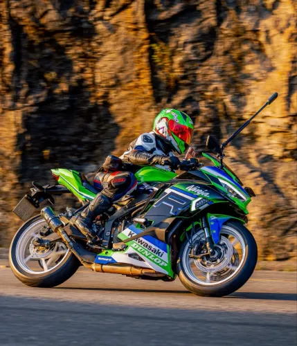Ninja ZX4R (Exclusiva)