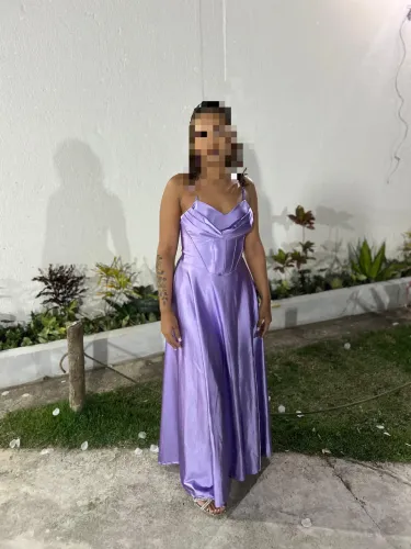 Vende-se vestido lilás usado so 1 vez de festa