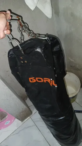 Saco de pancadas + suporte + luvas