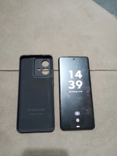 MOTO EDGE 40 NEO e MOTO E 22