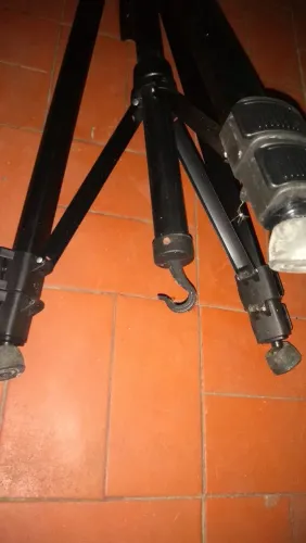 Tripé pra câmera semi profissional