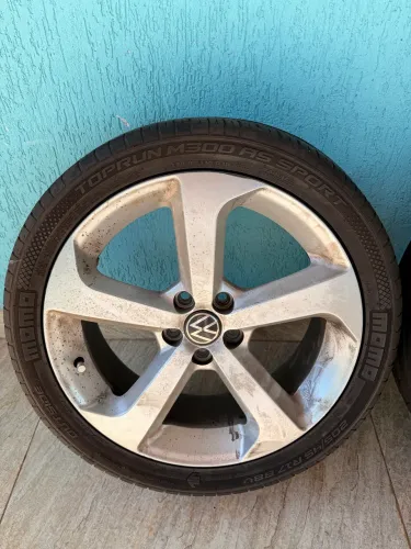 VENDE-SE JOGO DE RODA 17 BROOKLYN GTI C/ PNEU MOMO