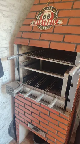 Vendo Giragrill elétrico de churrasco 4 espetos