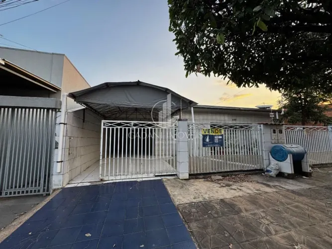 CASA com 03 quartos sendo 01 suíte e com edícuula À VENDA NO JARDIM PARAÍSO 1 EM SINOP-MT