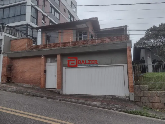 Casa com 5 dormitórios, piscina e espaço gourmet