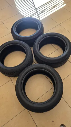 Vendo jogo de 4 pneus Kumho aro 17 225/50r17