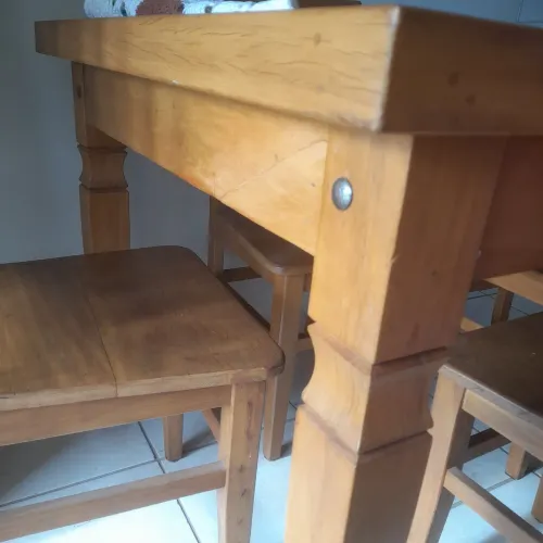 Mesa de madeira peroba rosa com 4 cadeiras