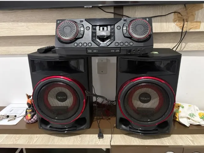 Mini System Multi Bluetooth LG XBOOM CL87 2350W RMS 2 USB Rádio FM Bivolt