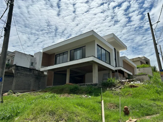 LINDÍSSIMA CASA A VENDA NO CONDOMÍNIO GREEN VILLE NA ESTRADA DO CACHAMORRA EM CAMPO GRANDE