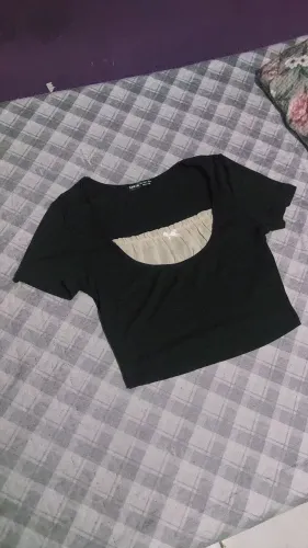 Blusinha coquette cropped preto