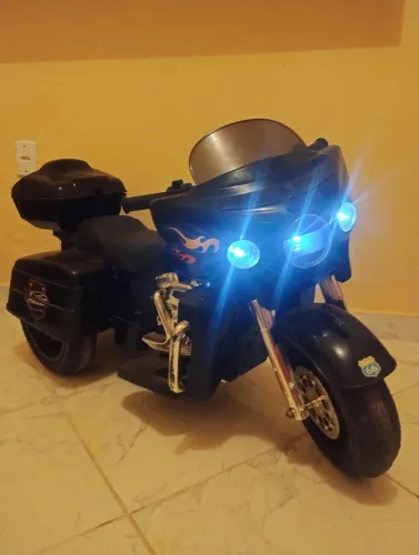 Moto infantil elétrica vendo ou troco por algo no msm valor
