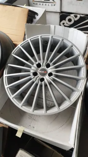 Mack Volare Aro 18 5x100 Prata brilhante Semi novas