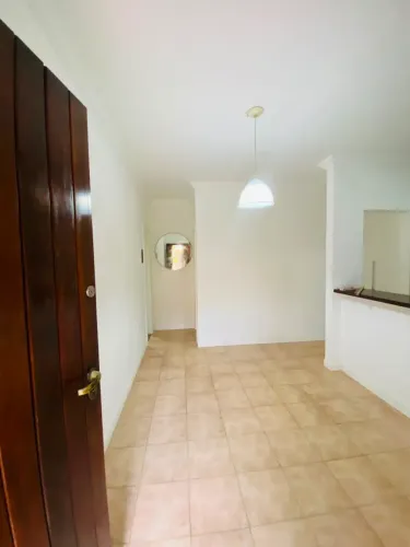 Alugo anual, village de 1/4, terreo com 50m2, em cond fechado com piscina.