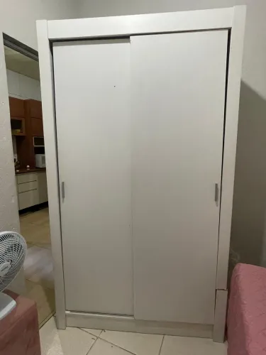 Guarda roupa semi novo