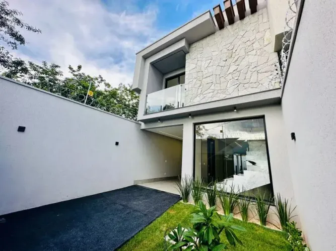 Sobrado para venda possui 175 metros quadrados com 3 quartos em Jardim Vila Boa - Goiânia