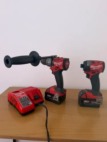 Combo Milwaukee M18 Fuel Furadeira E Parafusadeira De Impacto