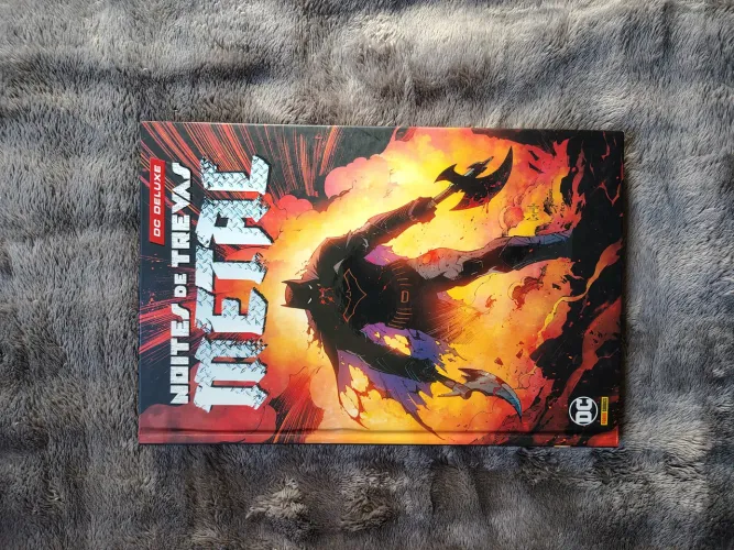 HQ Batman Noite das Trevas, edição metal deluxe 