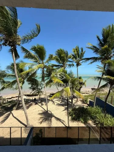 Pé na areia com vista permanente mar.