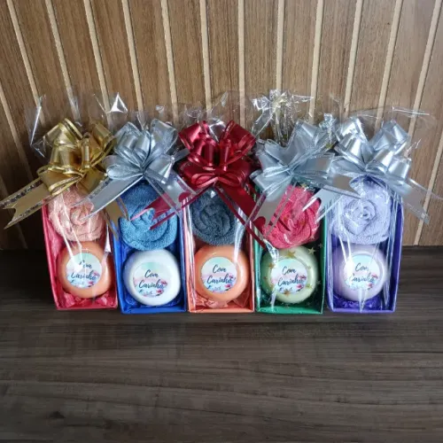 Promoção lembracinhas com Carinho Sabonte natura mais toalinha de rosto e laço luxo