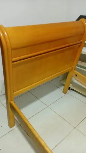 Cama de Solteiro em madeira 