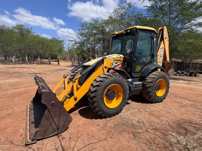 JCB 4CX 2013 3mil horas