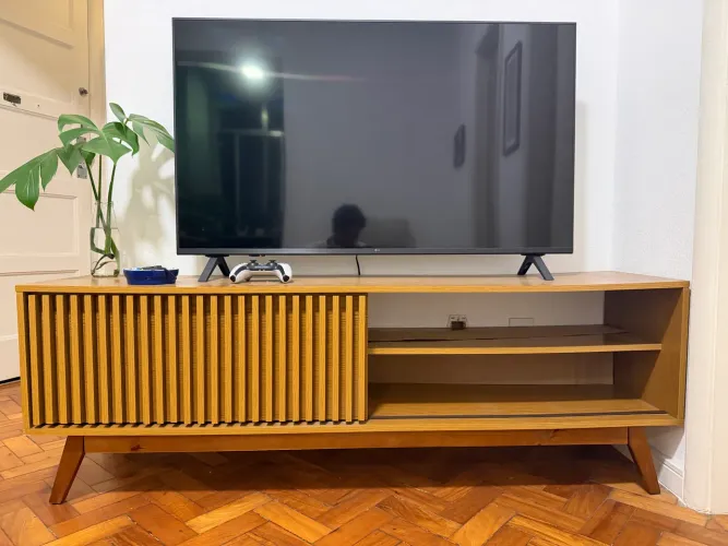 Rack para TV Ripado - 1 porta 3 Nichos
