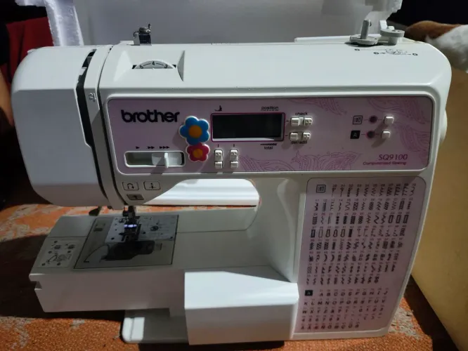 Máquina De costura Brother SQ9100 POUCO USADA
