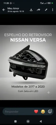 retrovisor do Versa lando esperando com centa no retrovisor